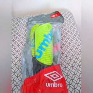 NEW Umbro Arturo shin guards, sz L youth